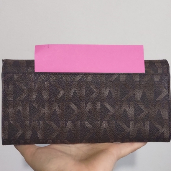 Michael Kors Jet Set Logo Wallet - Picture 6 of 12
